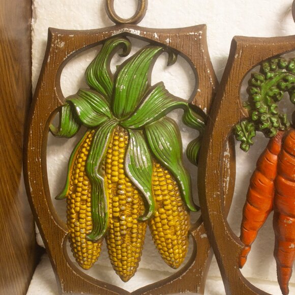 Vintage (1976) Cast Metal Wall Hanging Vegetable and Fruit Decor Retro Lot of 4 - Picture 2 of 7